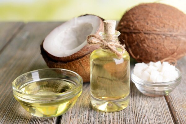 Cách làm nước hoa tại nhà từ dầu dừa