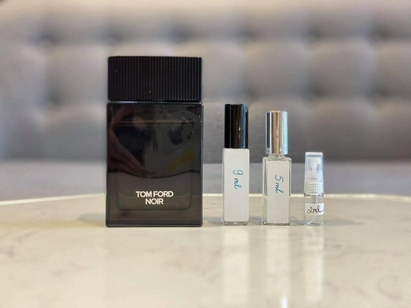 Nước hoa chiết là phiên bản nhỏ của nước hoa trong các chai nhỏ