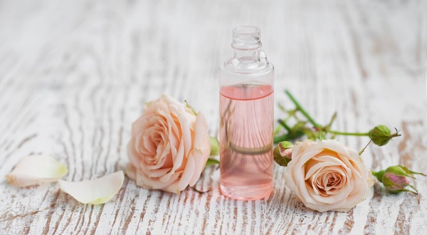 Xịt nước hoa từ khoảng cách xa