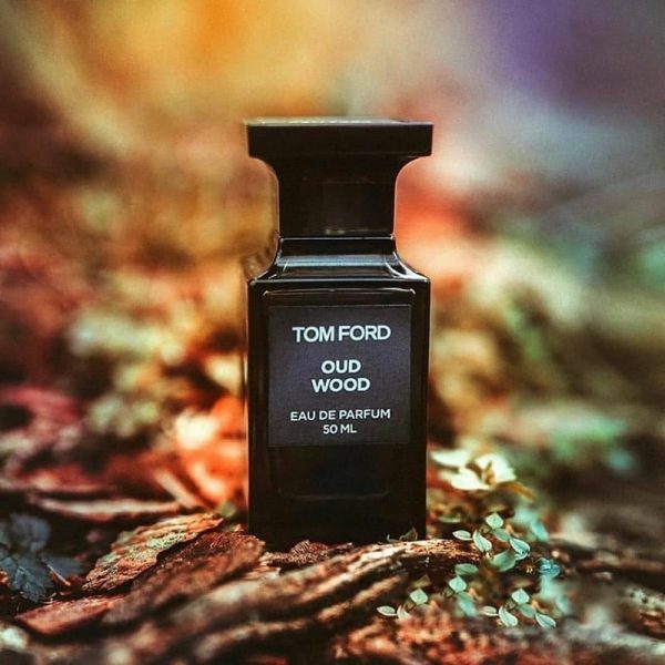 Tom Ford Oud Wood là một trong những chai nước hoa unisex hàng đầu