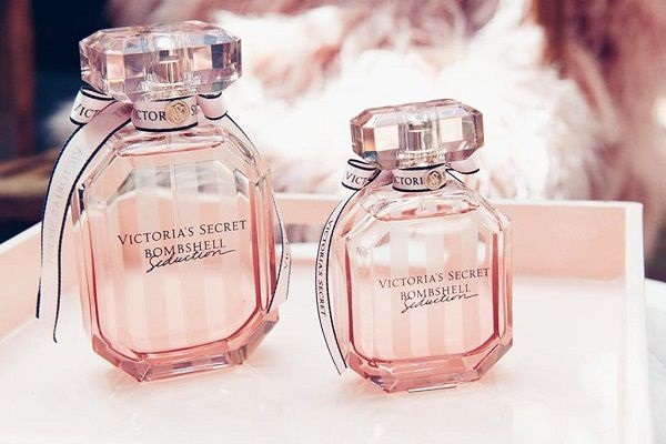 Victoria's Secret Bombshell mang đến một mùi hương ngọt dịu và nữ tính