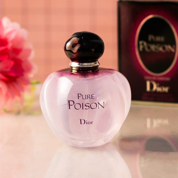 Dior Pure Poison là một chai nước hoa nữ quyến rũ và gợi cảm