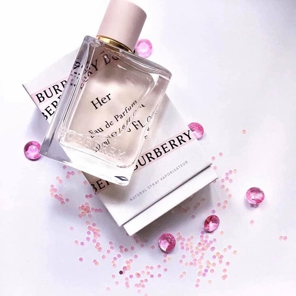 Burberry Her Eau De Parfum mang đến một mùi hương hoa cỏ phương Tây