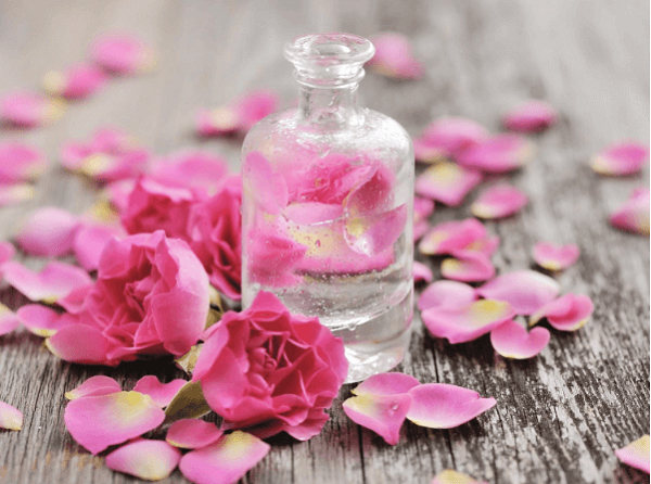 Chọn loại nước hoa hồng phù hợp với tình trạng da của bạn