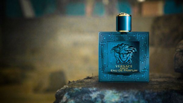 Nước hoa màu xanh có ý nghĩa gì?