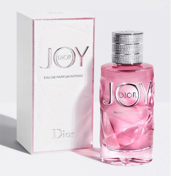 Dior Joy EDP là một sự kết hợp tuyệt vời giữa hương hoa cỏ và hương gỗ quý