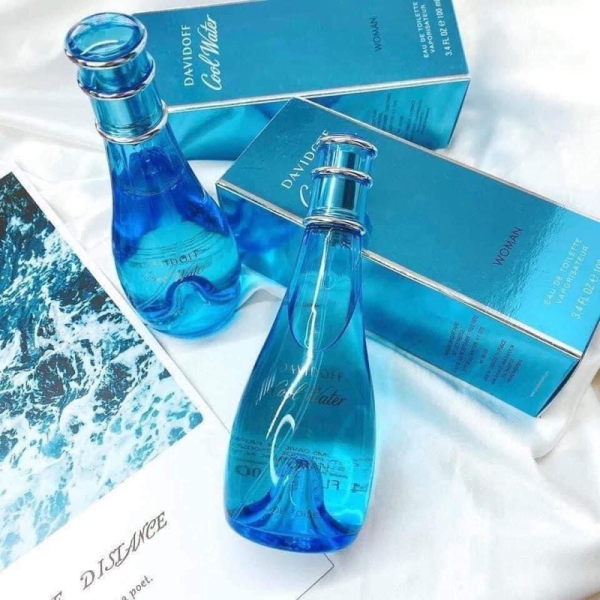 Cool Water Woman của Davidoff là sự pha trộn giữa hương hoa sen và nước biển