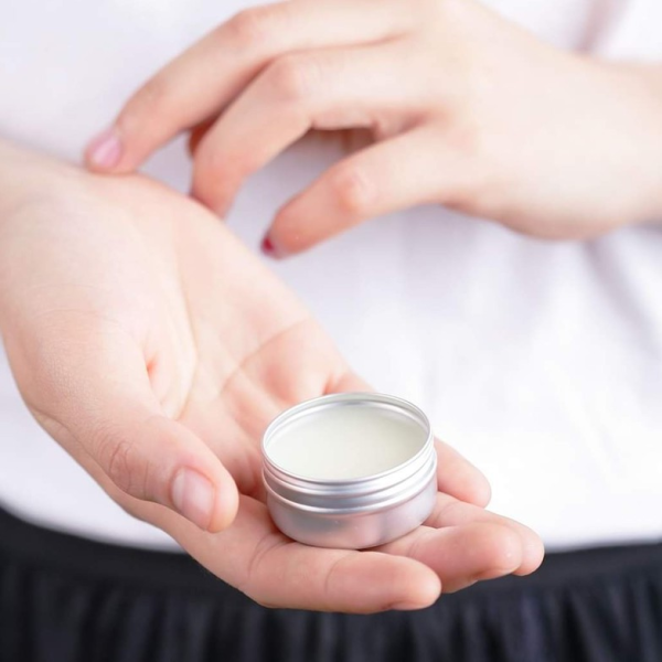 Nước hoa khô nam thường được làm từ các thành phần tự nhiên