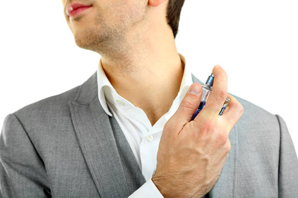 Lý do nước hoa nam mùi ngọt được lợi