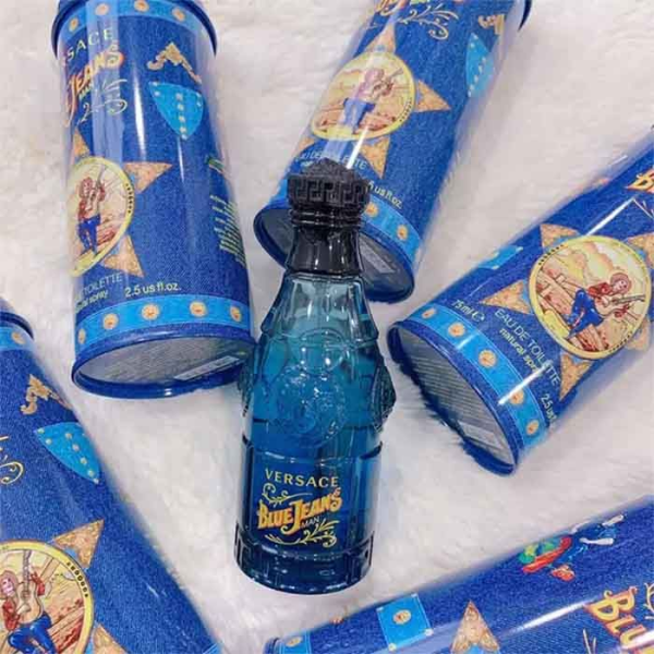 Versace Versus Blue Jeans là một mùi hương cổ điển, đậm chất nam tính