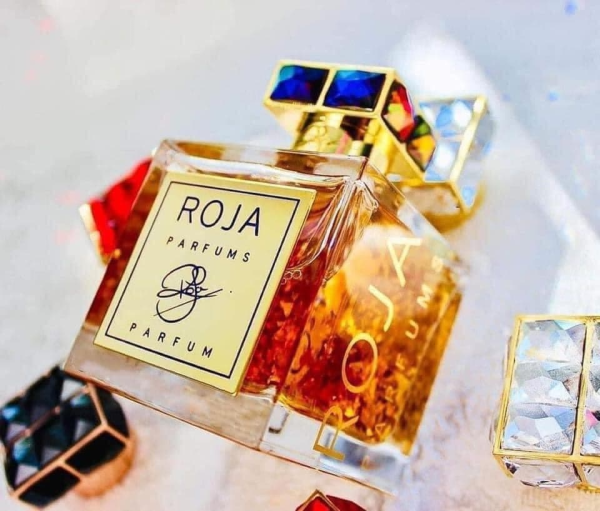 Haute Luxe là sự kết hợp tinh túy giữa hương hoa và gỗ quý