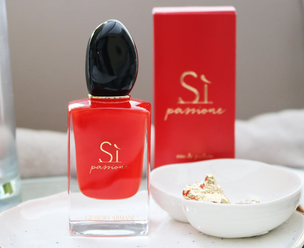 Sì Passione của Giorgio Armani là một mùi hương màu đỏ đầy gợi cảm