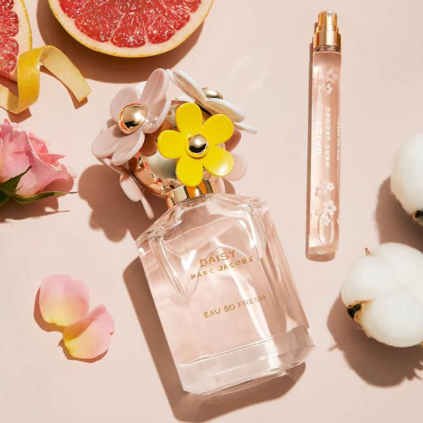 Marc Jacobs Daisy Eau So Fresh là một chai nước hoa hoa cỏ trái cây