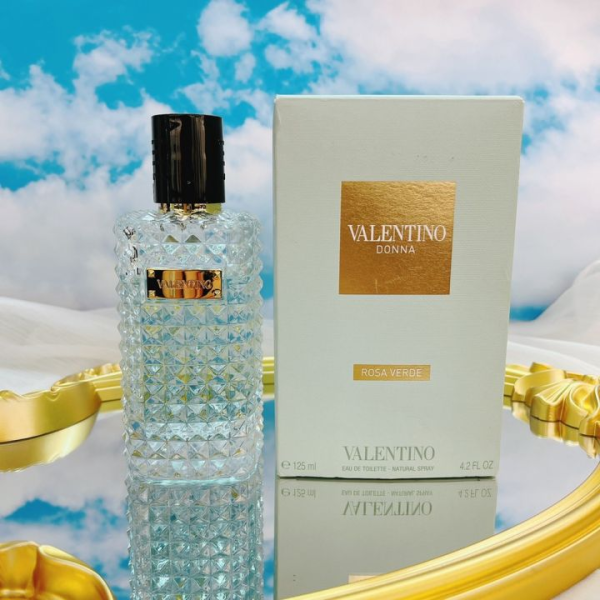 Valentino Donna Rosa Verde mang đến một trải nghiệm hương thơm mới mẻ