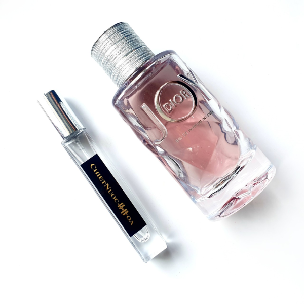 Dior Joy Intense Eau De Parfume mang đến một hương thơm ngọt ngào