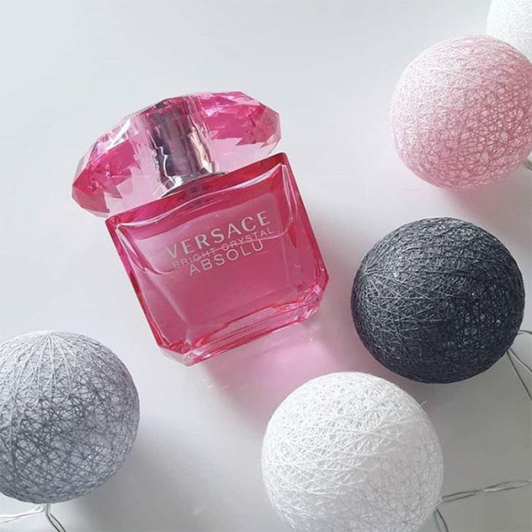 Chai nước hoa Versace Bright Crystal Absolu - nước hoa nữ màu hồng được thiết kế tinh tế