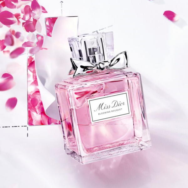 Nước hoa Miss Dior Blooming Bouquet là một hành trình đầy sắc màu vào thế giới của những bông hoa tươi mới