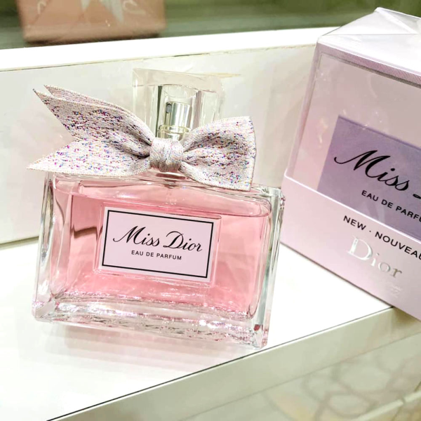 Nước hoa Miss Dior Eau De Parfum là biểu hiện tối thượng của sự sang trọng và đẳng cấp