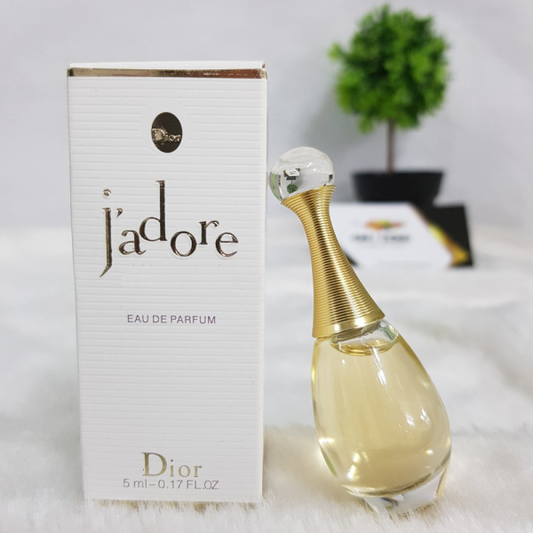 Nước hoa Miss Dior loại J’Adore không chỉ là một hương thơm, mà là một câu chuyện tình yêu với vẻ đẹp tinh khôi