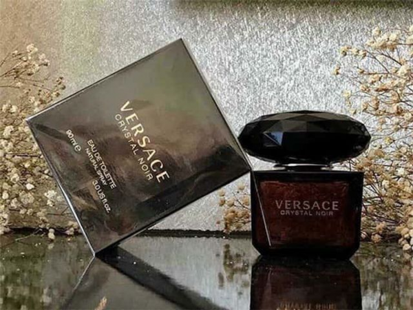 Nước Hoa Nữ Tuổi 50 Versace Crystal Noir Eau de Toilett